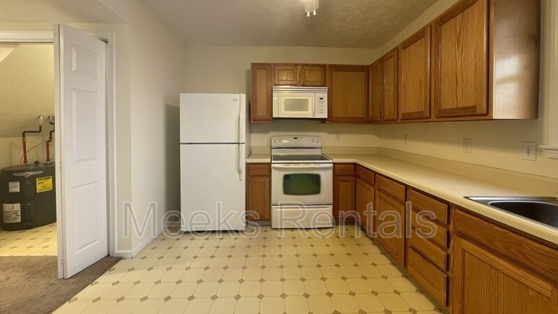 246 Tackett Branch Rd in Hurricane, WV - Building Photo