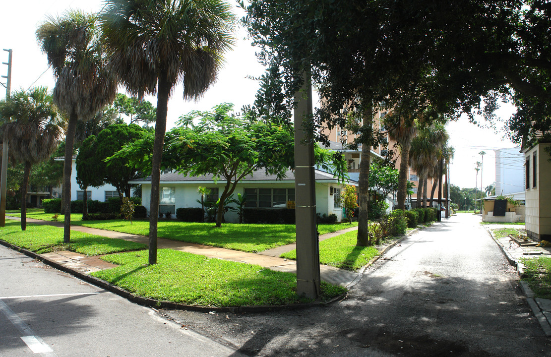 1121 Beach Dr NE in St. Petersburg, FL - Building Photo