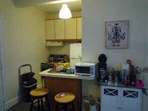 833 Beacon St, Unit 403 in Boston, MA - Foto de edificio - Building Photo