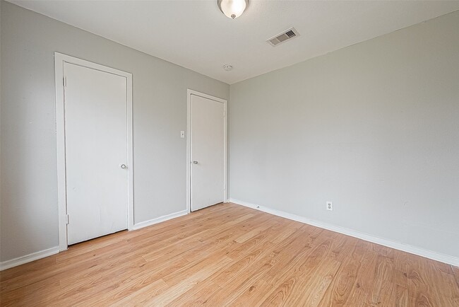 property at 4910 Paradise Ln