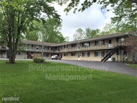 7837 N Main St in Dayton, OH - Building Photo