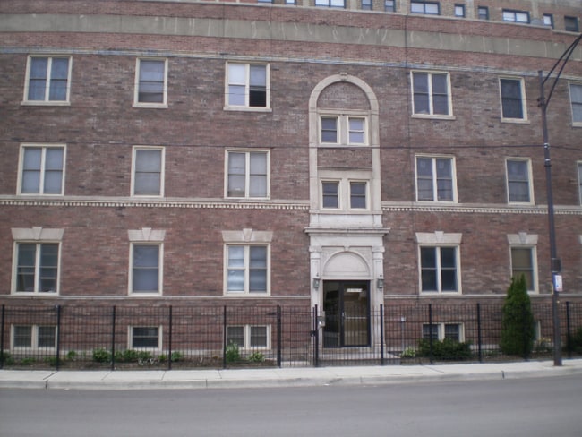 property at 6100 S Woodlawn Ave