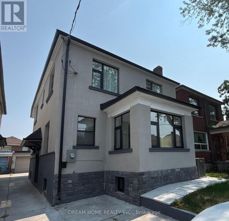 9 Rusholme Dr in Toronto, ON - Building Photo