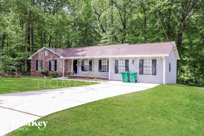 1745 Tree Line Rd in Lithonia, GA - Foto de edificio - Building Photo