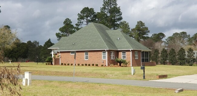 565 Twin Ponds Dr in Havana, FL - Building Photo - Building Photo