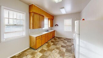302 N 15th St in Bismarck, ND - Building Photo
