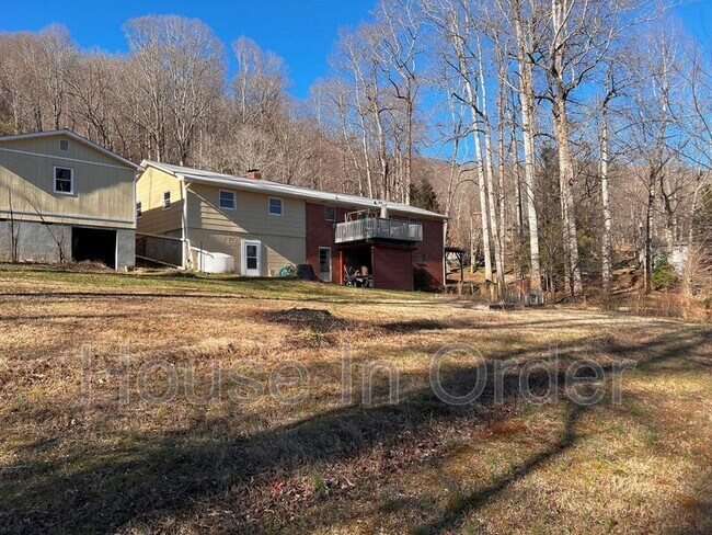 230 Westwood Ave in Swannanoa, NC - Building Photo - Building Photo