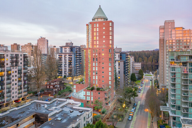 1888 Alberni St in Vancouver, BC - Building Photo - Building Photo