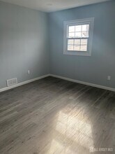 37 Irving St in Carteret, NJ - Foto de edificio - Building Photo