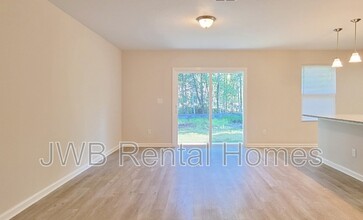 8541 Cheryl Ann Ln in Jacksonville, FL - Building Photo - Building Photo