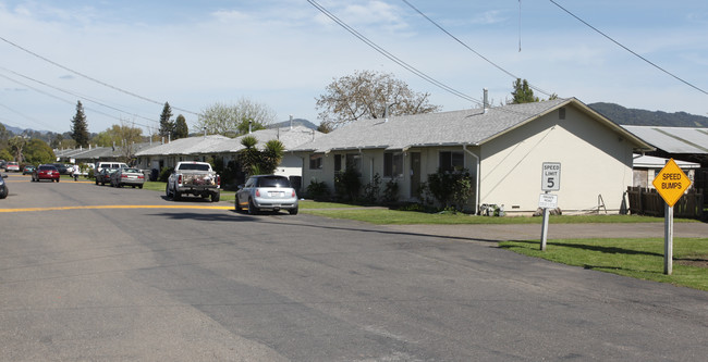 1648-1706 Dutton Ave in Santa Rosa, CA - Building Photo - Building Photo