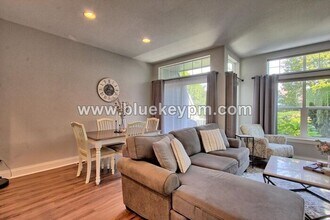 12207 SW Meader Way in Beaverton, OR - Building Photo - Building Photo