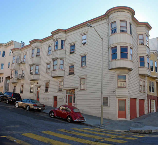 379-399 Chestnut St in San Francisco, CA - Building Photo - Building Photo