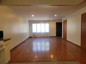 10443 Springfield Blvd in Queens, NY - Building Photo - Building Photo