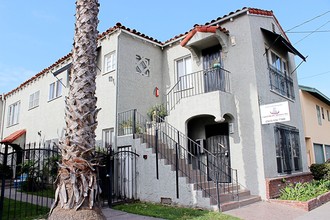 1116 E 5th St in Long Beach, CA - Foto de edificio - Building Photo