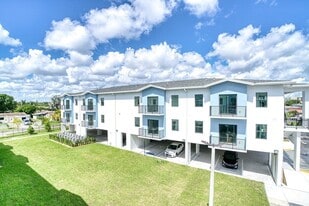 SORA Apartments in Fort Lauderdale, FL - Building Photo