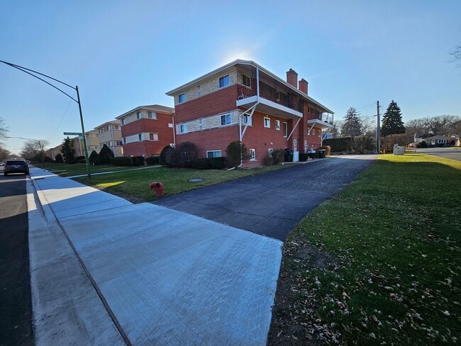 6788 N Sauganash Ave-Unit -GB in Chicago, IL - Building Photo - Building Photo
