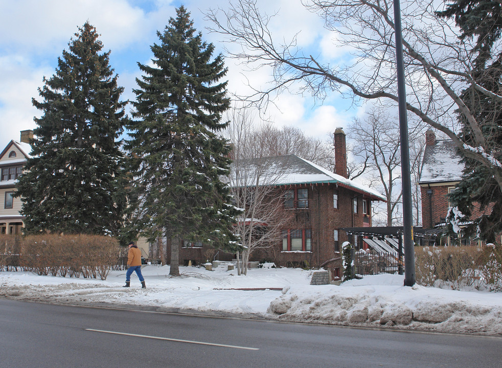 1070 Lake Ave in Rochester, NY - Building Photo