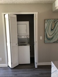 Building Photo - The Luxe Apartamentos in Sacramento, California