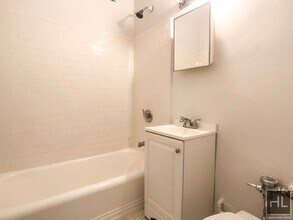 East 58TH ST in New York, NY - Building Photo - Building Photo