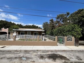 261 NW 49th St, Unit A in Miami, FL - Foto de edificio - Building Photo