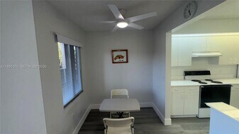 13700 SW 11th St in Pembroke Pines, FL - Building Photo