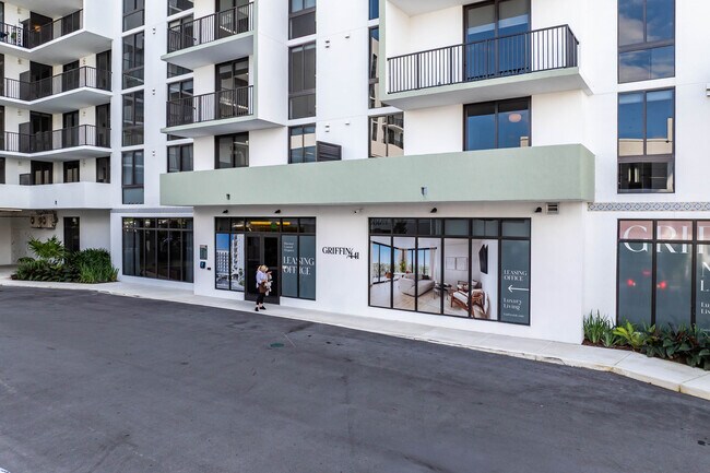 Griffin 441 in Davie, FL - Building Photo - Building Photo