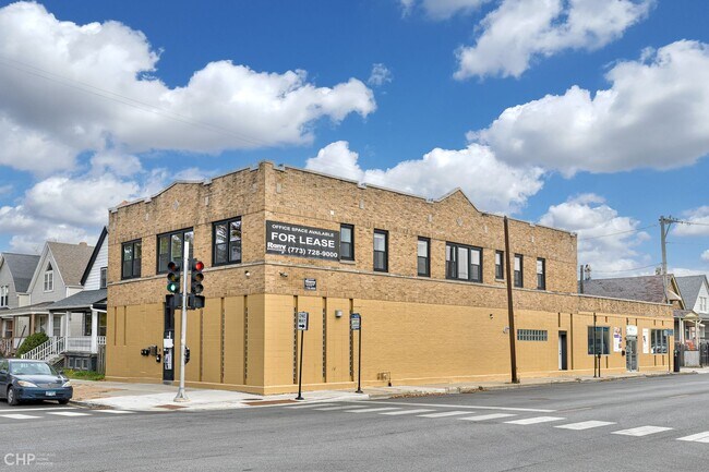 property at 4176 W Montrose Ave