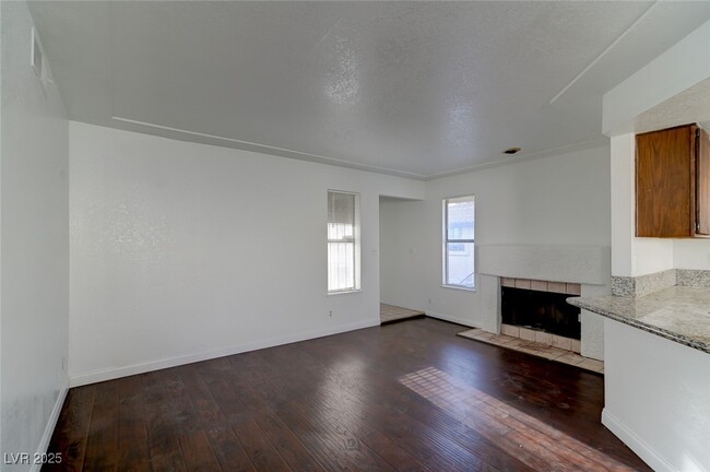2120 Venus Ave in North Las Vegas, NV - Building Photo - Building Photo