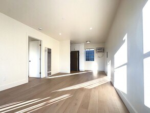 130 W Malvern Ave in Fullerton, CA - Foto de edificio - Building Photo