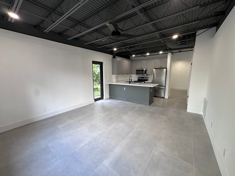 604 NE 9th Ave, Unit 3 in Fort Lauderdale, FL - Building Photo