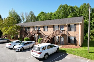 Linville Ridge Apartments in Winston-Salem, NC - Foto de edificio - Building Photo