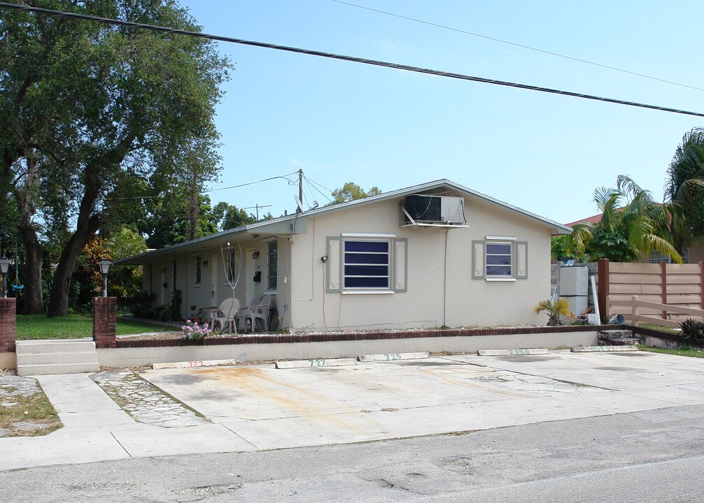 725-731 N 28th Ave in Hollywood, FL - Building Photo