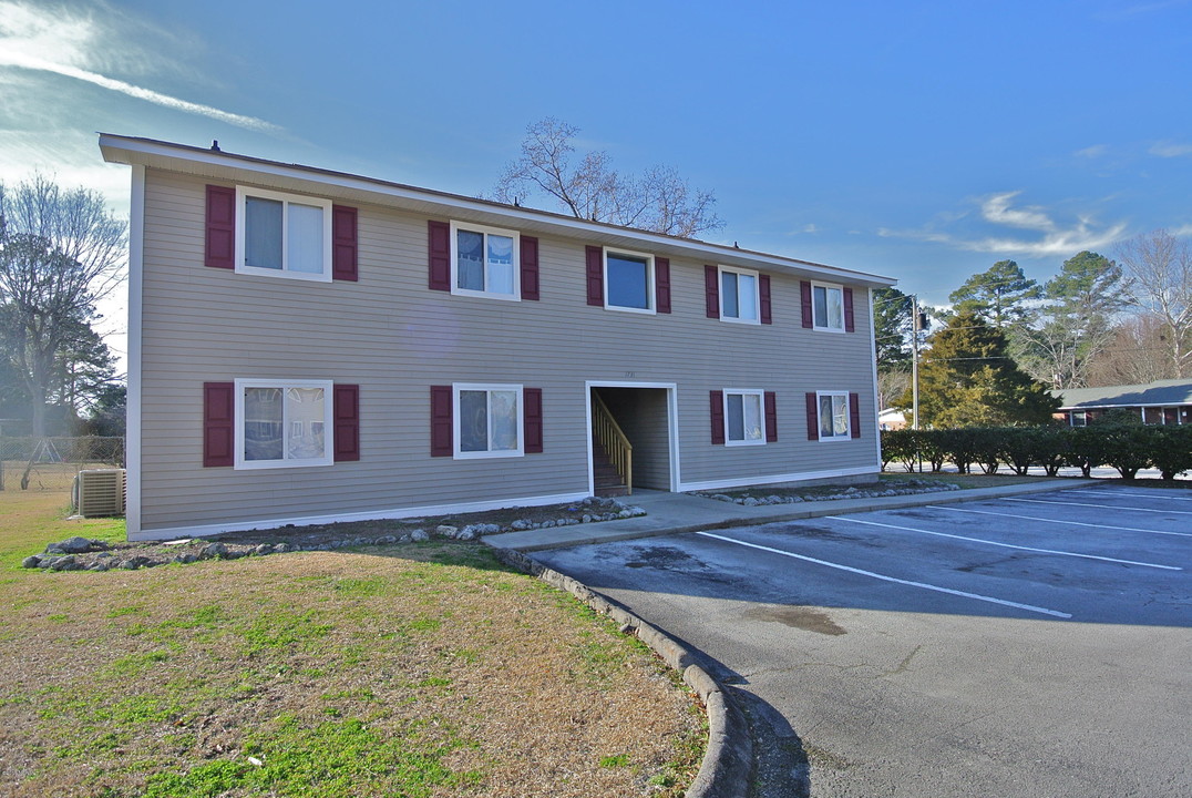 1731 Elmwood Dr in New Bern, NC - Building Photo