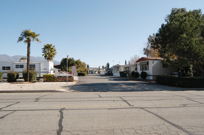 Aladdin Mobile Estates in Yucaipa, CA - Foto de edificio - Building Photo