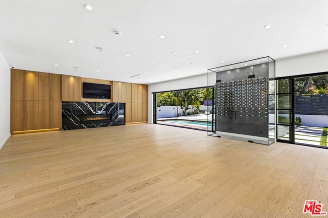 1745 San Ysidro Dr in Beverly Hills, CA - Building Photo - Building Photo