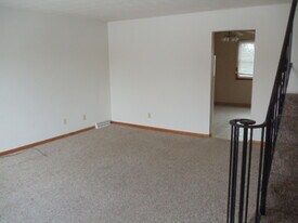 5807 Garrett Ln, Unit apt 2 in Rockford, IL - Building Photo