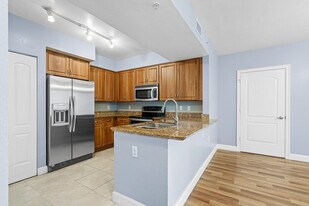 1830 Radius Dr, Unit 920 in Hollywood, FL - Building Photo