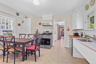 90 Duck Hole Rd in Guilford, CT - Foto de edificio - Building Photo