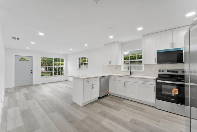 441 NW 2nd Ave