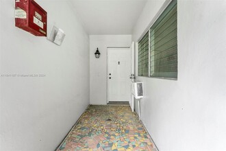 555 SW 16th Ave, Unit 6 in Miami, FL - Building Photo - Building Photo