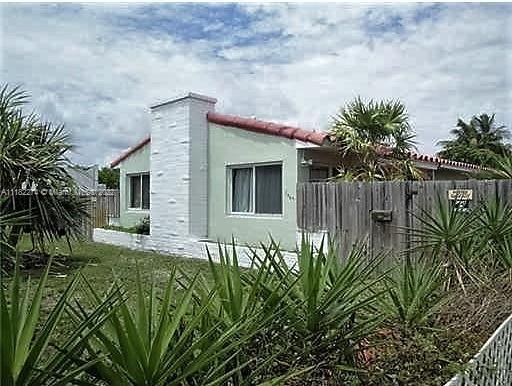 1727 McKinley St-Unit -2 in Hollywood, FL - Building Photo