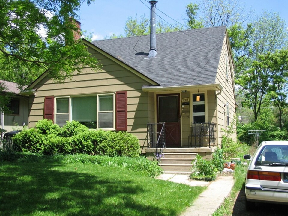 1108 Brooks St-Unit -1108 #1 in Ann Arbor, MI - Building Photo