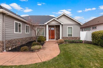1001 Pumpkin Ridge in Eagle Point, OR - Building Photo - Building Photo