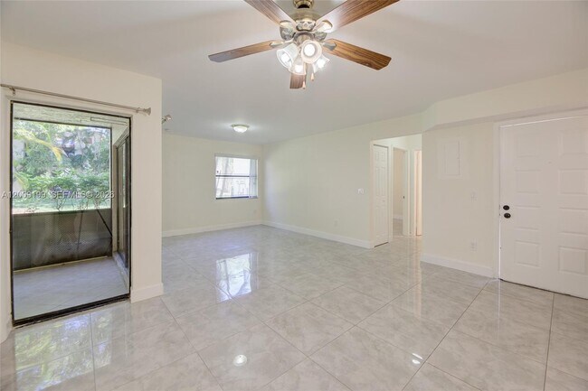 20160 NE 3rd Ct in North Miami Beach, FL - Building Photo - Building Photo