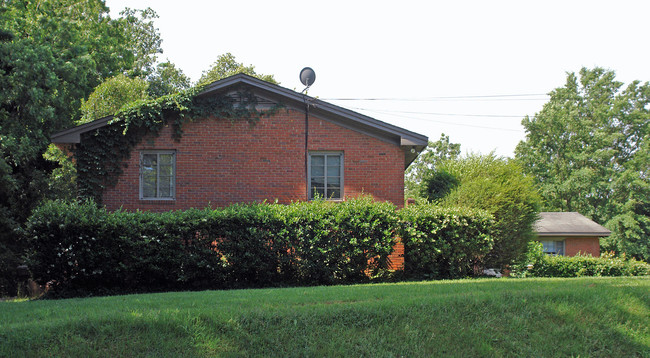 10 Montgomery St in Raleigh, NC - Foto de edificio - Building Photo