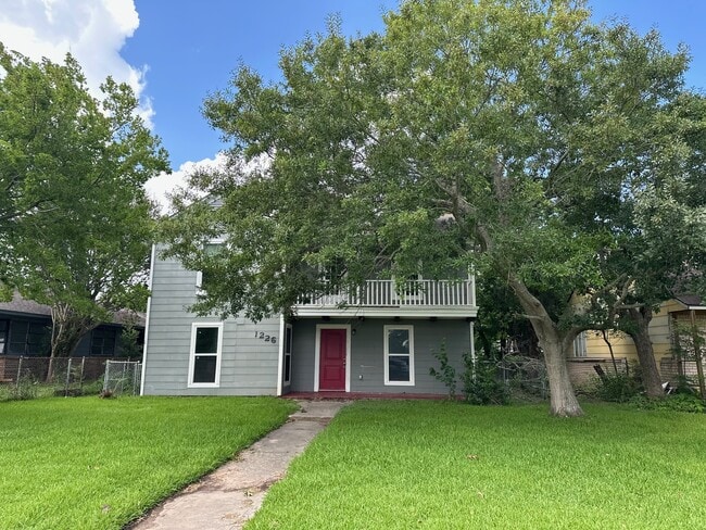 property at 1226 W 4th St