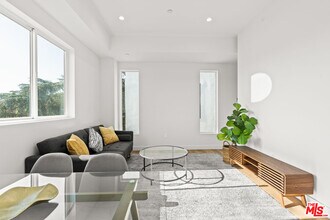 236 S Carondelet St in Los Angeles, CA - Building Photo - Building Photo