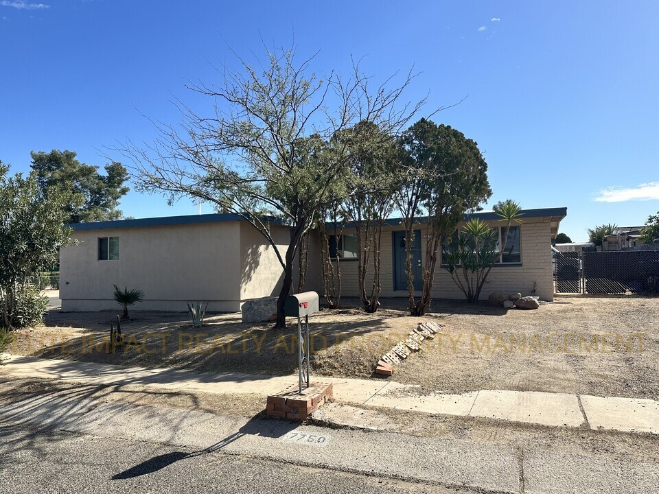 7750 E Winnepeg Dr in Tucson, AZ - Building Photo