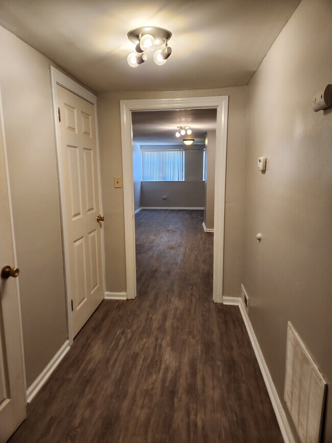 5311 S Maryland Ave, Unit Garden in Chicago, IL - Building Photo - Building Photo